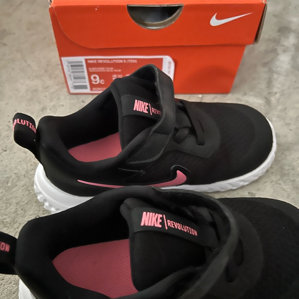 Nike Revolution 5 9C